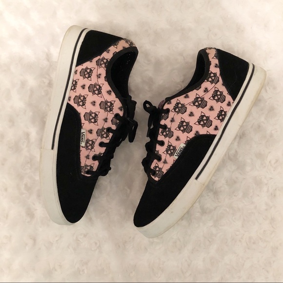 black vans with skulls